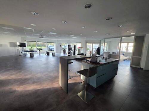 Ausstellungsraum-Empfang - Gewerbeobjekt (Büro, Produktion, Verkauf) in Bexbach