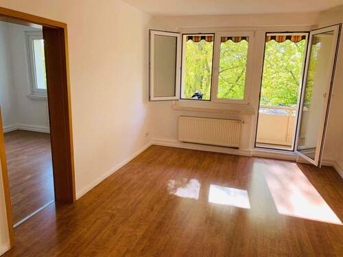 Wohnzimmer - **Besichtigung: Sa., 07.03.26 um 13:50 Uhr** Sonniges Wohnen nahe Marienbad! *Balkon*