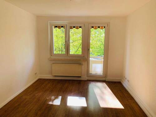 Wohnzimmer - 2 Zimmer Etagenwohnung in Brandenburg