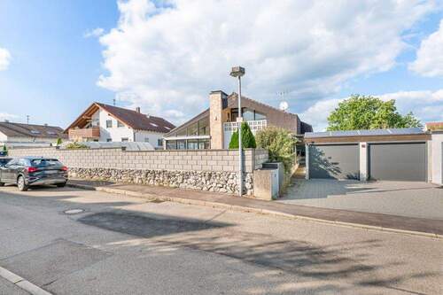 Straßenansicht - 7 Zimmer Mehrfamilienhaus, Wohnhaus in Schwäbisch Gmünd / Straßdorf