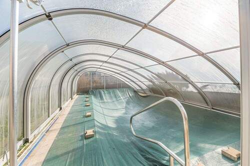 Überdachter Pool - 