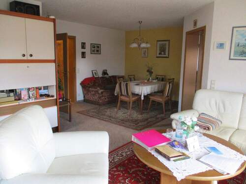 Wohn- / Esszimmer - 