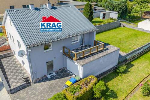 Aufnahme aus der Vogelperspektive - ++ KRAG Immobilien ++ Gepflegtes Zuhause mit Wintergarten und Balkon für Familien