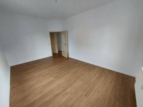 das Wohnzimmer - Etagenwohnung mit 53,00 m² in Geringswalde zur Miete