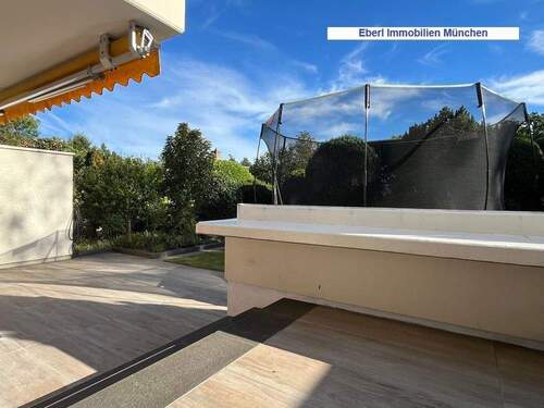 Terrassen Ansicht - Großzügige 3 Zimmer Wohnung, mit 2 Terrassen ,Garten, TG, bezugsfrei!