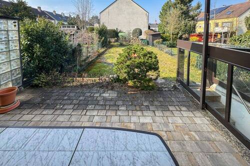 Blick auf den Garten - 6 Zimmer Einfamilienhaus zum Kaufen in Nürnberg