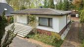 Frontaufnahme - Charmantes Einfamilienhaus mit Indoor-Pool & großem Grundstück - viel Potenzial!