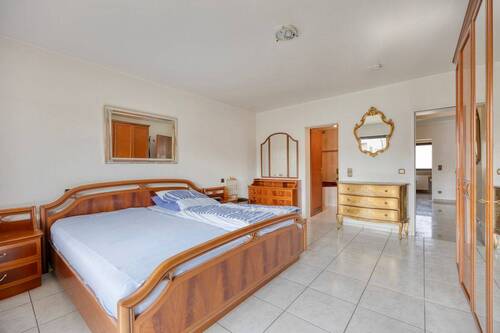 Schlafzimmer2_Badzugang_Gartenseite_Ansicht1 - 