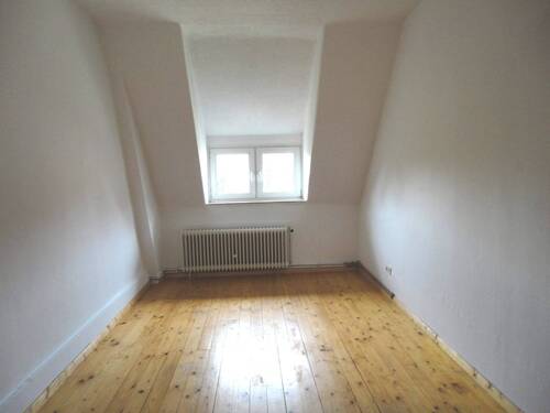 Wohnzimmer - Modernisierte Altbauwohnung in der Oststadt mit Balkon