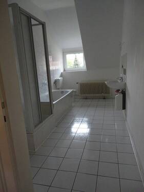 Badezimmer - 4 Zimmer Etagenwohnung zur Miete in Hildesheim