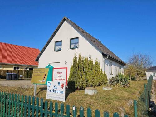Süd- und Giebelseite.jpg - 4 Zimmer Einfamilienhaus in Anklam