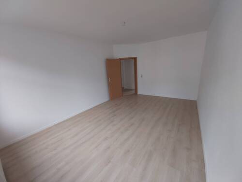das Wohnzimmer - Etagenwohnung mit 62,30 m² in Waldheim zur Miete