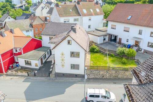 Aufnahme aus der Vogelperspektive - Einfamilienhaus mit 171,00 m² in Dautphetal zum Kaufen