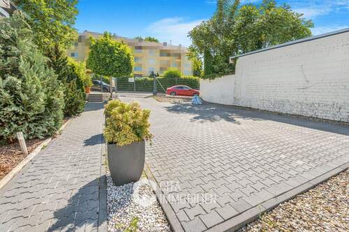 Stellplätze - 7 Zimmer Mehrfamilienhaus, Wohnhaus zum Kaufen in Frankfurt am Main