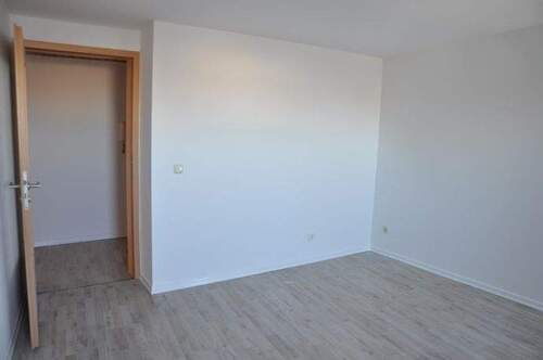 Bild 2 - 4 Zimmer Etagenwohnung zur Miete in Stralsund