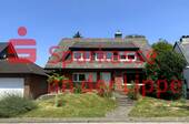 Frontansicht mit Eingang zur EG-Wohnung - EIN HAUS - VIELE MÖGLICHKEITEN NUTZBAR ALS 1FH oder 2FH