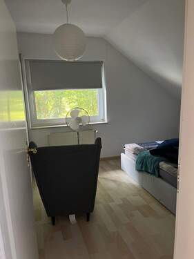 Kleines helles Schlafzimmer - 