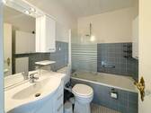 Badezimmer mit Wanne - 