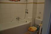 Bad mit Wanne/Duschvorrichtung - 