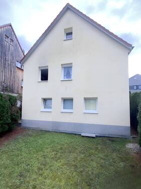 Hausansicht hinten - Einfamilienhaus mit Ausbaupotenzial in Lenningen: bis zu 195 m² Wohnfläche möglich