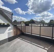 Entwicklungspotenzial Mehrfamilienhaus mit 9 Wohneinheiten, 9 Garagen inkl. Stellplätze und eine Halle + Büro! - Essen Altenessen-Süd