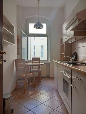 Blick in die Küche vomFlur.jpg - 