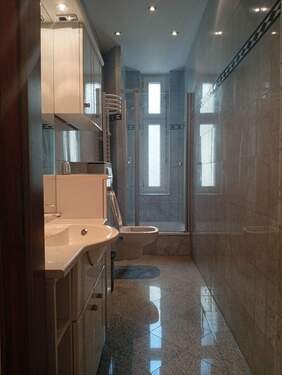 Badezimmer Blick vom Flur.jpg - 