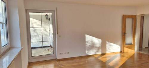 Wohnzimmer, Ansicht 2 - Terrassenwohnung mit 75,00 m&sup2; in München zum Kaufen