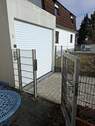 Zauntür und Garage - 