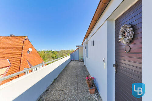 Laubengang zur Wohnungshaustür - 2 Zimmer Etagenwohnung zum Kaufen in Oldenburg