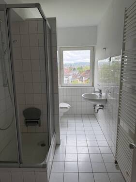 Bad mit Dusche - 