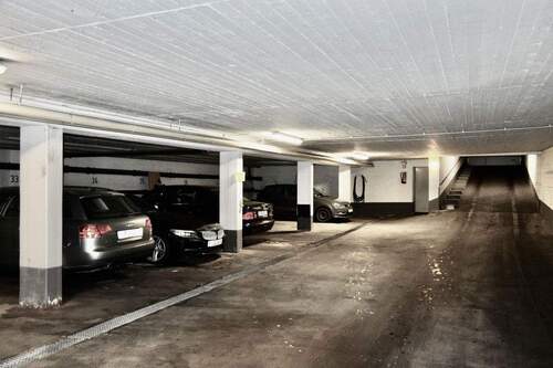 Tiefgarage mit eig. Stellplatz - 