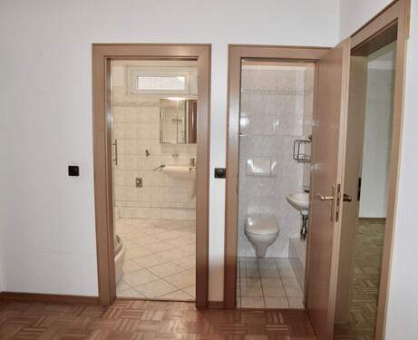 Blick auf Bad und Gäste WC - 
