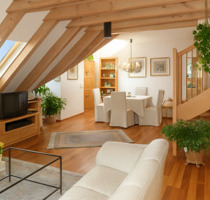 Citynahe Dachgeschosswohnung mit Galerie, Loggien & Stellplätzen - Landsberg