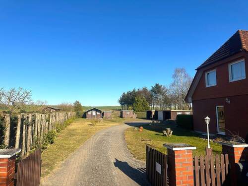 Einfahrt - 5 Zimmer Einfamilienhaus in Feldberger Seenlandschaft