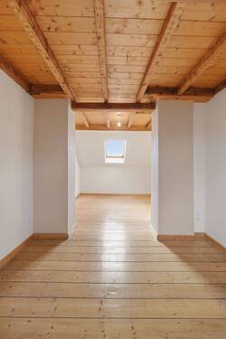 Zimmer DG - Hochkant.jpg - 
