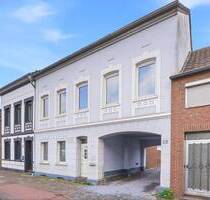 Charaktervolles Gründerzeit-Stadthaus mit Garten, Carport und Entwicklungspotenzial - Neuss Pomona