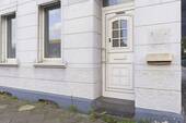 Hauseingang.jpg - 7 Zimmer Reihenmittelhaus in Neuss