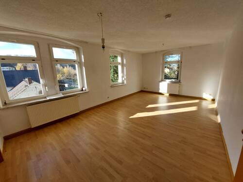 das Wohnzimmer - 2-Zi.-Whg. am Stadtrand von Roßwein zu vermieten