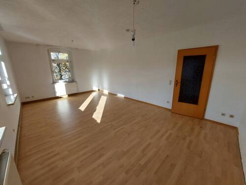 das Wohnzimmer - Etagenwohnung mit 59,50 m² in Roßwein zur Miete