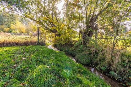 Grundstück mit Bachlauf - 