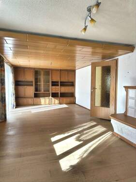 Erdgeschoss: Wohn-/Esszimmer - 