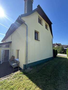 Zugang zum Haus vom Garten - 9 Zimmer Einfamilienhaus zum Kaufen in Friedenweiler