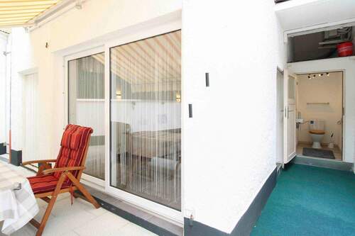 Terrasse mit Gäste WC - 