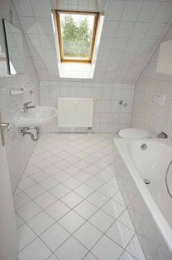 Bad - Etagenwohnung mit 69,60 m&sup2; in Chemnitz zur Miete