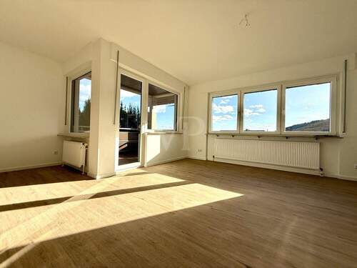 Wohn- und Essbereich - 2 Zimmer Etagenwohnung zur Miete in Kelkheim (Taunus)