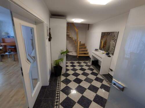 Flur - 7 Zimmer Doppelhaushälfte in Umkirch