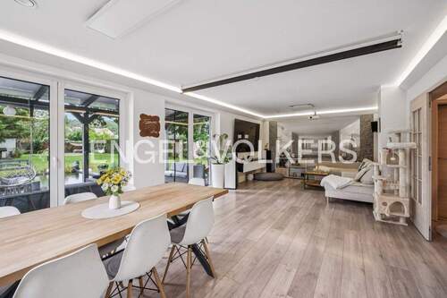 Wohnzimmer - 5 Zimmer Einfamilienhaus zum Kaufen in Blankenfelde-Mahlow