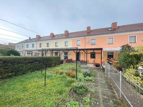 Blick vom Garten zum Haus - Reihenmittelhaus mit 90,00 m² in Zerbst zum Kaufen