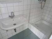 Bad mit Dusche - 